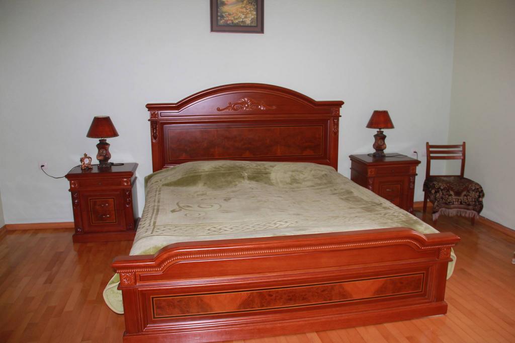 Guest House Kartvelishvili Batoemi Buitenkant foto