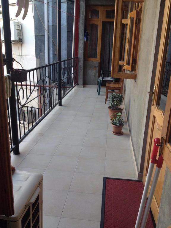 Guest House Kartvelishvili Batoemi Buitenkant foto