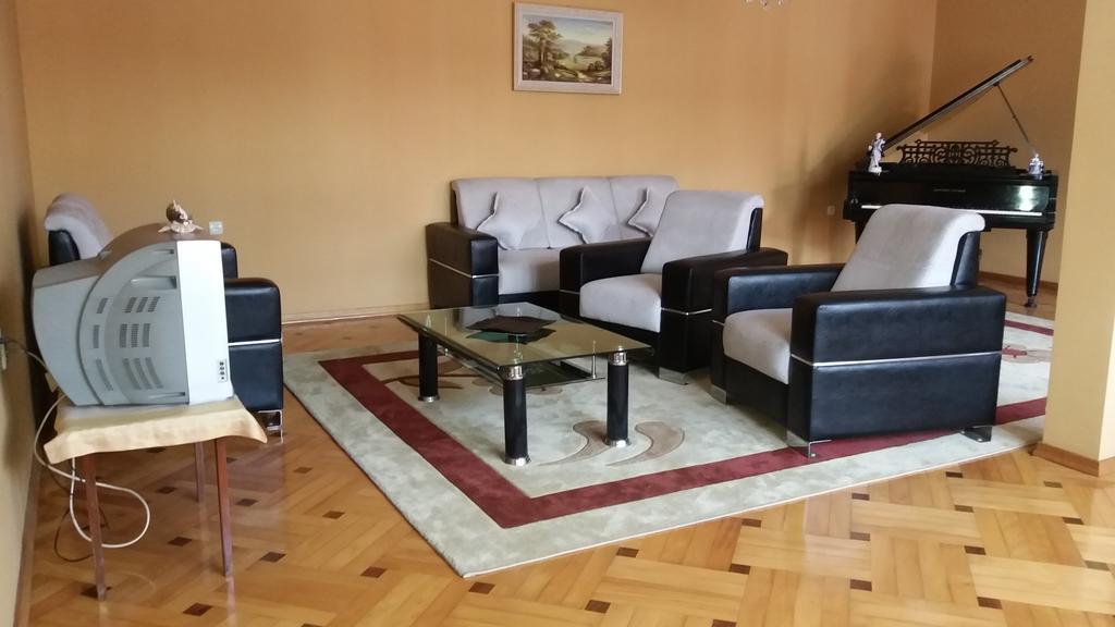 Guest House Kartvelishvili Batoemi Buitenkant foto