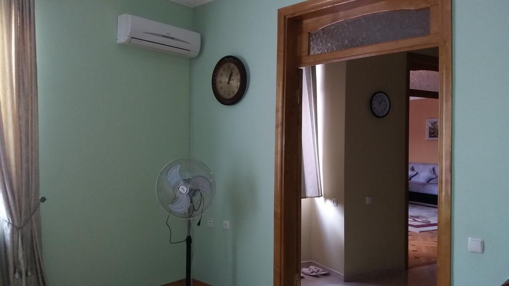 Guest House Kartvelishvili Batoemi Buitenkant foto