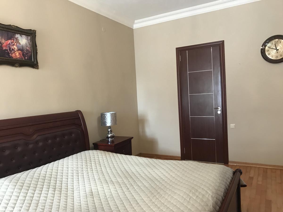 Guest House Kartvelishvili Batoemi Buitenkant foto