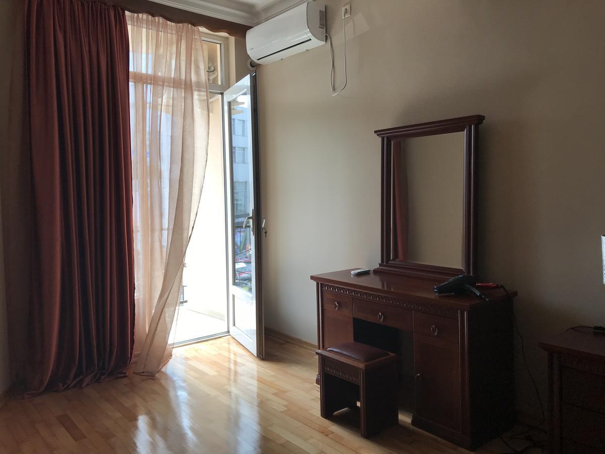Guest House Kartvelishvili Batoemi Buitenkant foto
