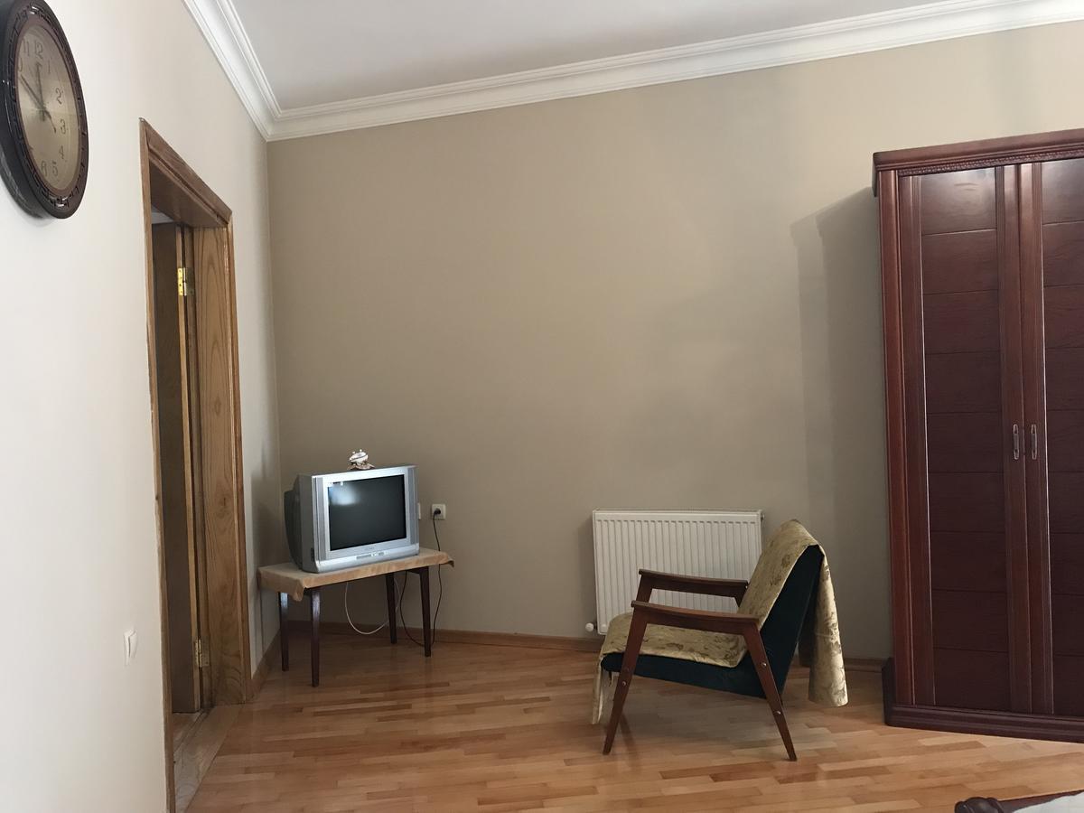 Guest House Kartvelishvili Batoemi Buitenkant foto