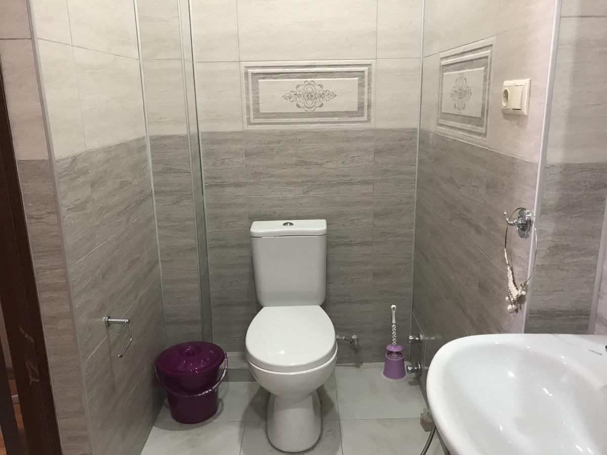 Guest House Kartvelishvili Batoemi Buitenkant foto